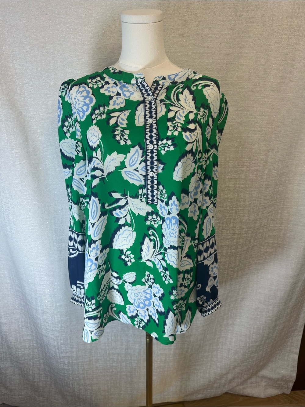 Talbots Boho Green Floral Botanical Print Long-Sleeve Tunic with Navy Trim